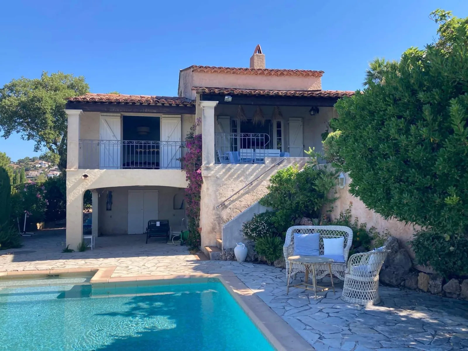 La maison provençale et sa piscine