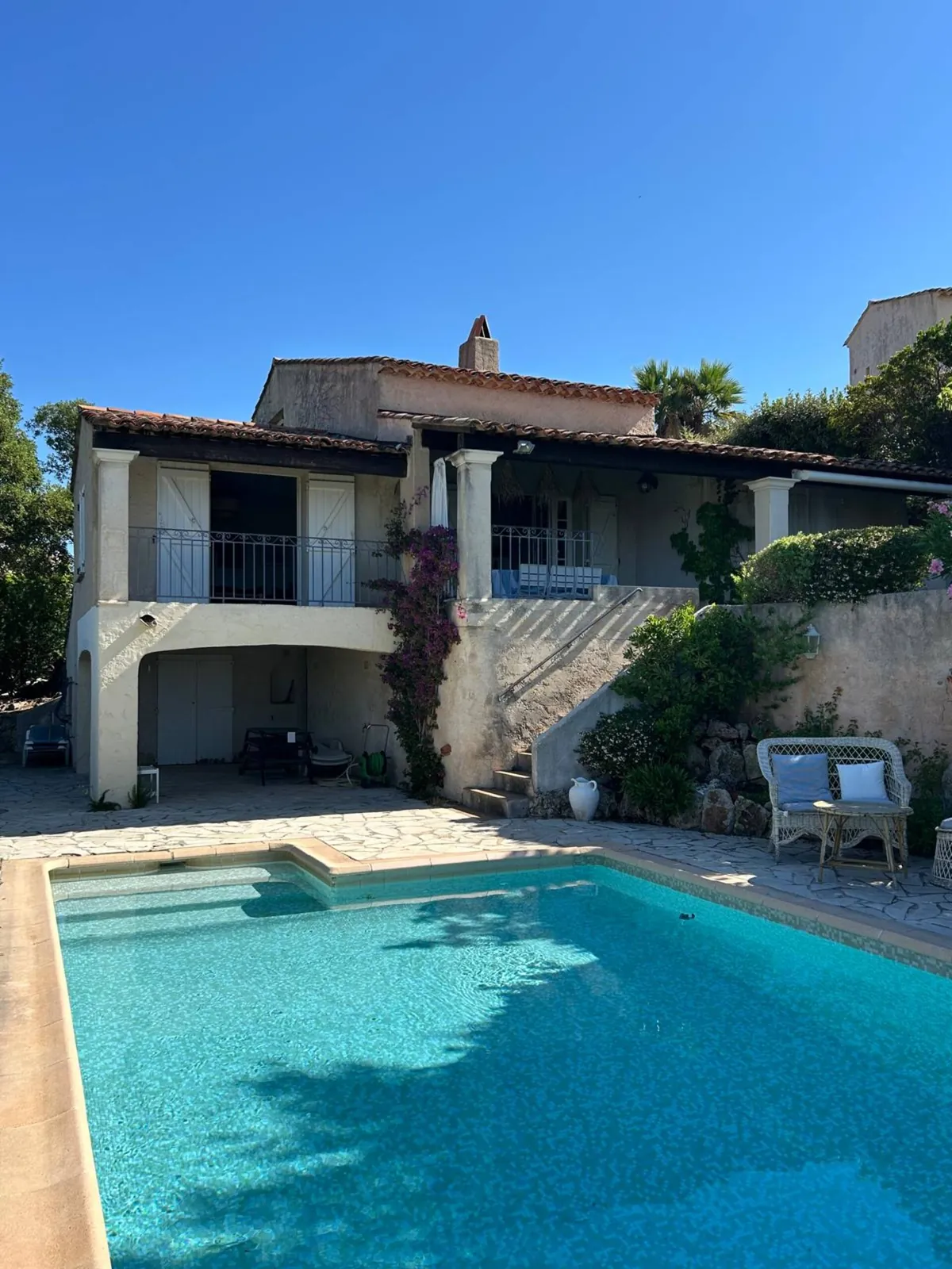 La maison et la piscine