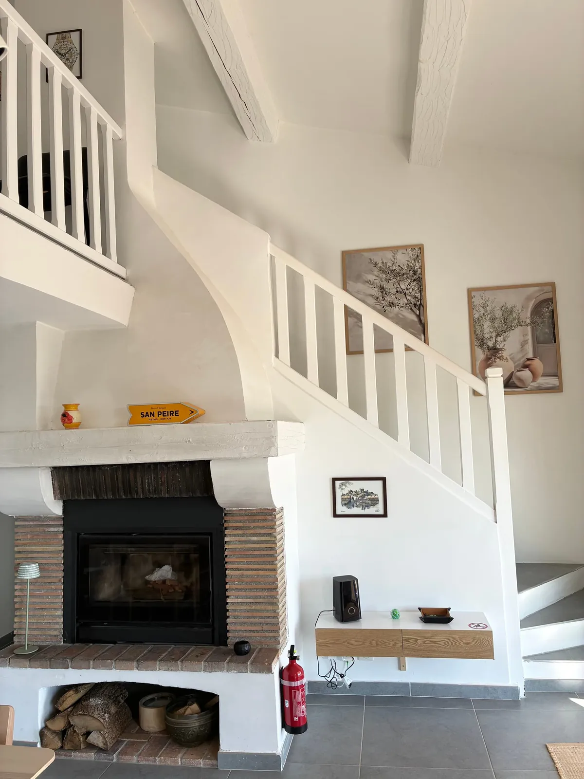 La cheminée et l'escalier