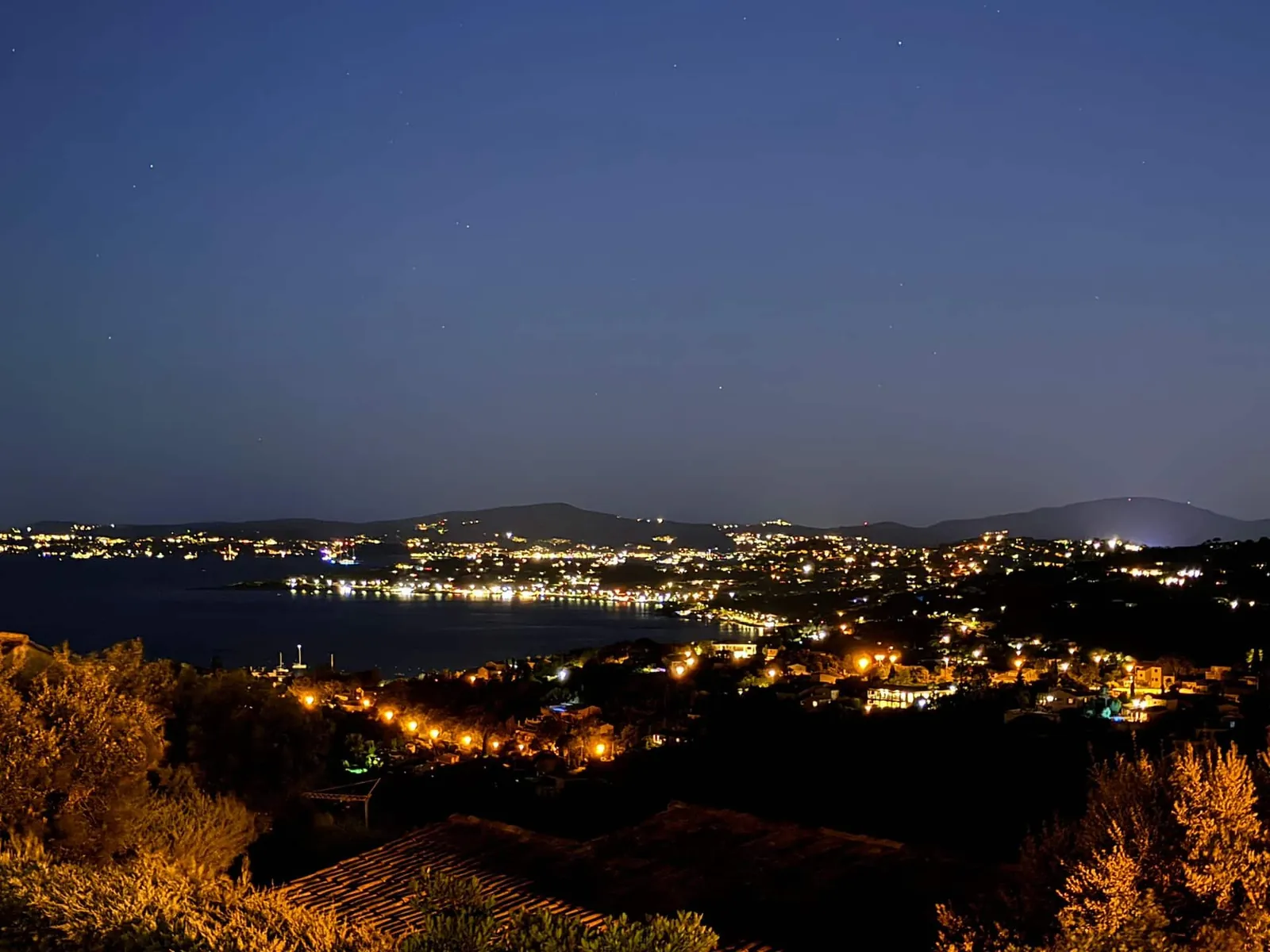 La baie illuminée, le soir